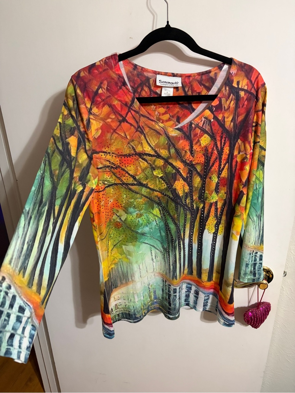 💜 Medium Multicolor Long-Sleeve Tree Women’s V-Neck Top